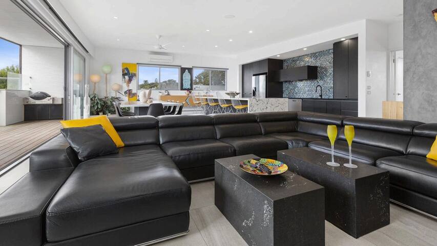 Rye Waves Resort with Bay Views