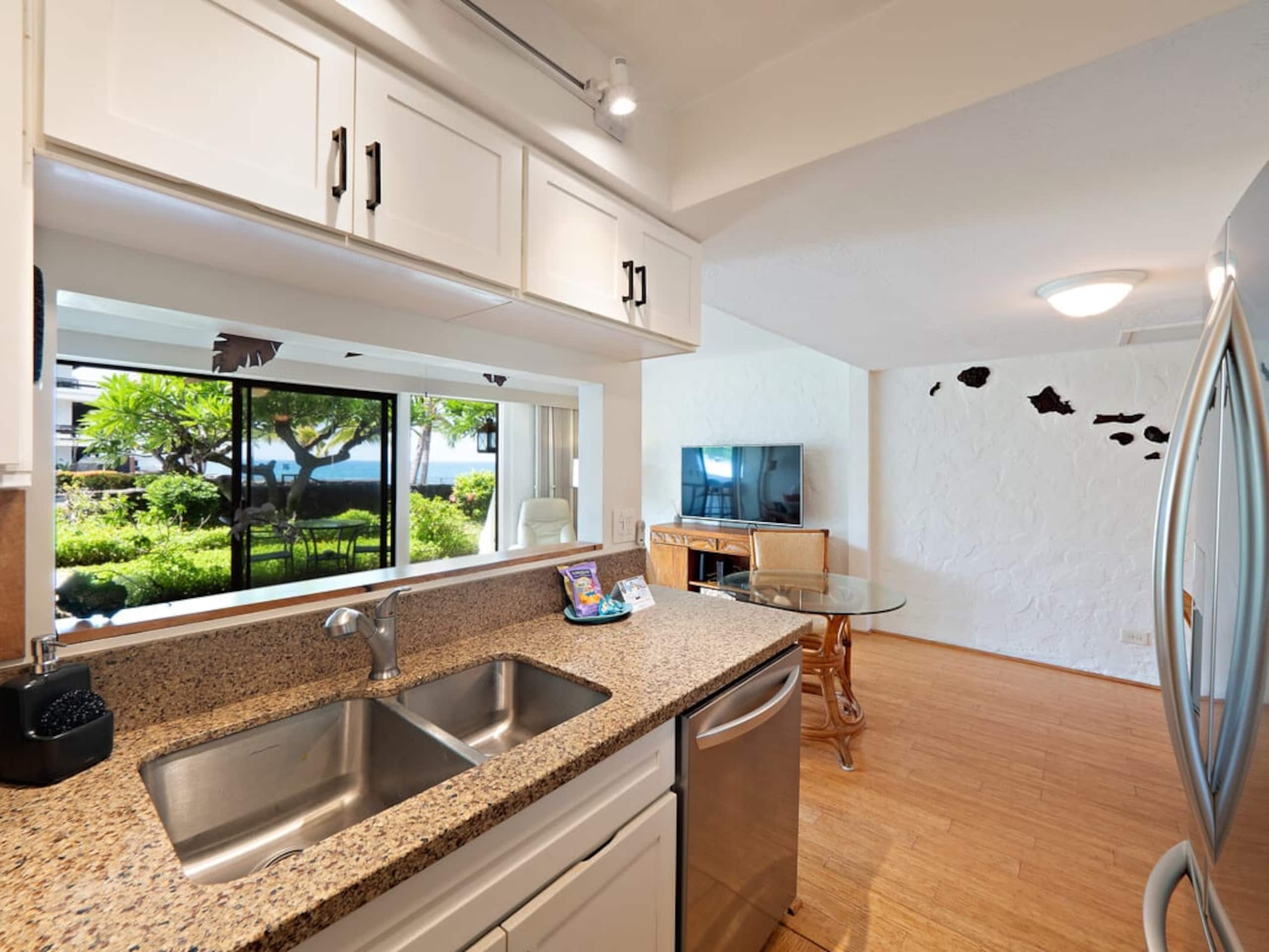 Condo in Kailua-Kona · ★4.83 · 1 bedroom · 2 beds · 1 bath - Image 8