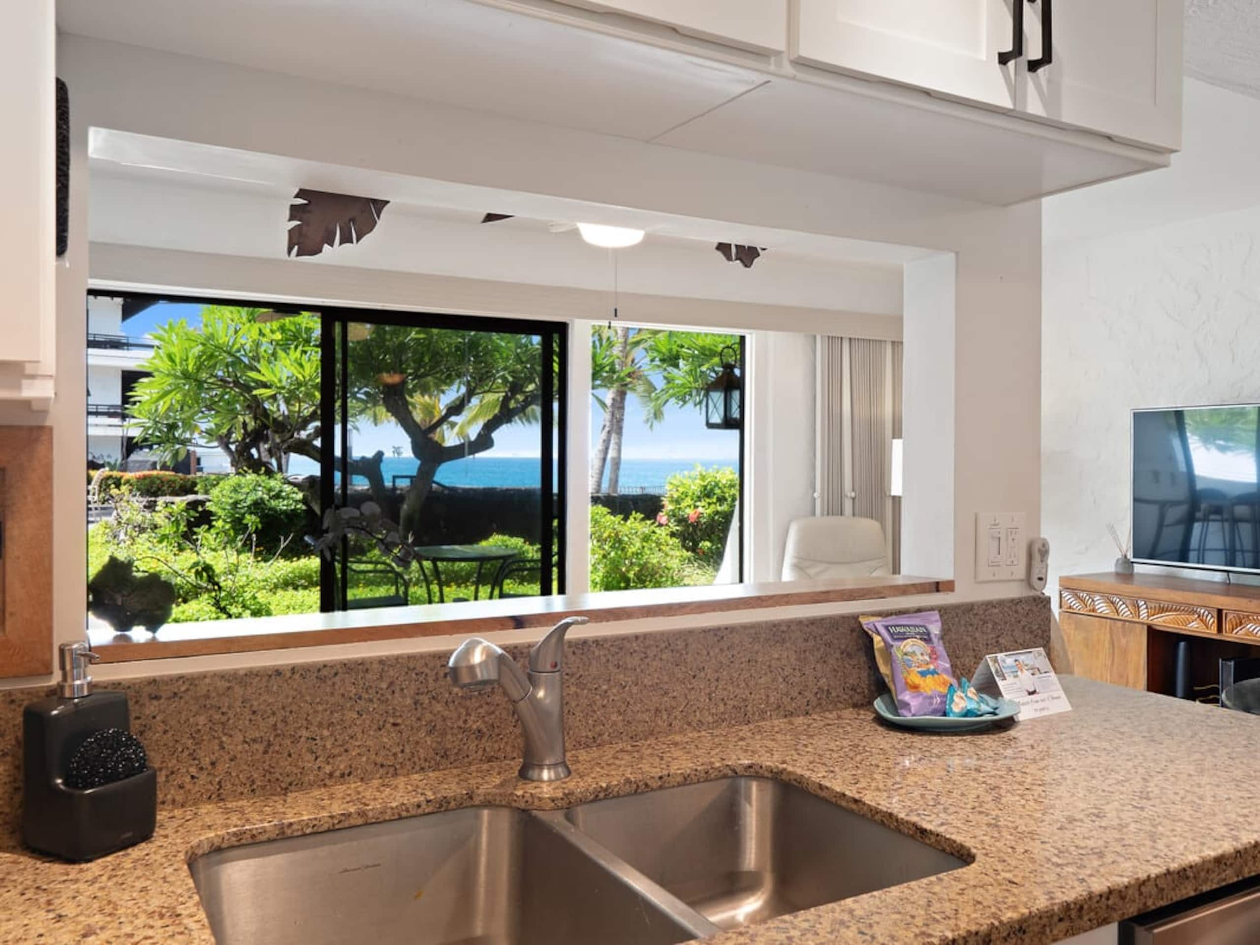 Condo in Kailua-Kona · ★4.83 · 1 bedroom · 2 beds · 1 bath - Image 7