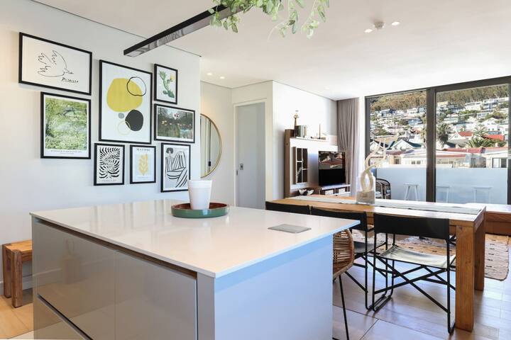 Relaxing Boho style Home With pool in Green Point gallery image 4