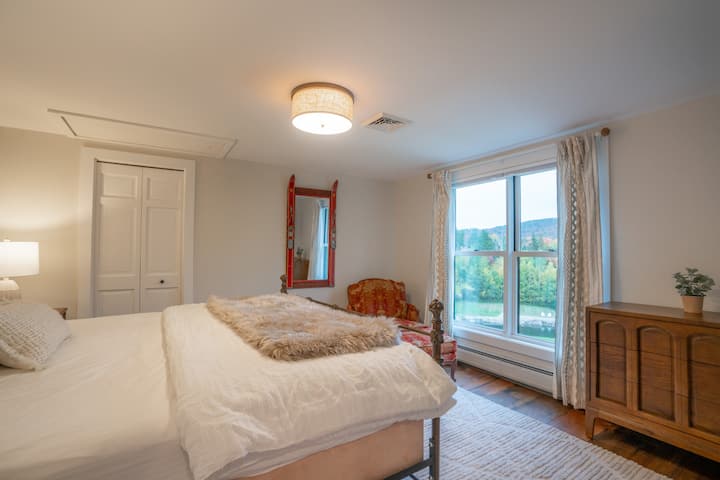 Bedrm#3- Krevat dopio "king" + televizor inteligjent 42'