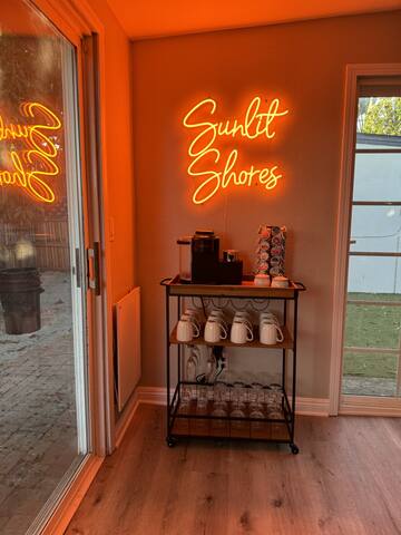 PB Villa- Fire Pit, Big Yard, Mins from the beach gallery image 3