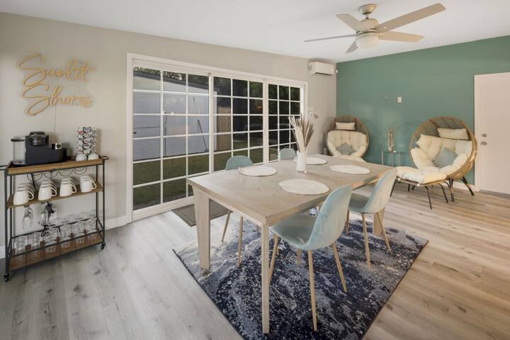 PB Villa- Fire Pit, Big Yard, Mins from the beach gallery image 5