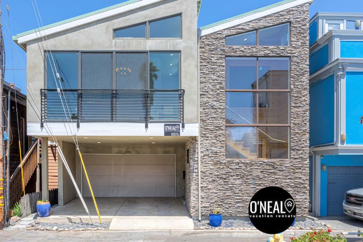 4 Bedroom Luxury in Capitola Village w/ parking! gallery image 3