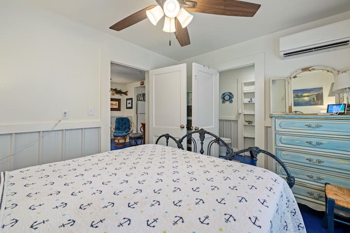 Საძინებელი №1, სადაც ნაჩვენებია აბაზანა-ტუალეტი