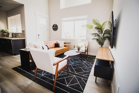 Comfortable 2BR condo w/garage – Ideal family stay