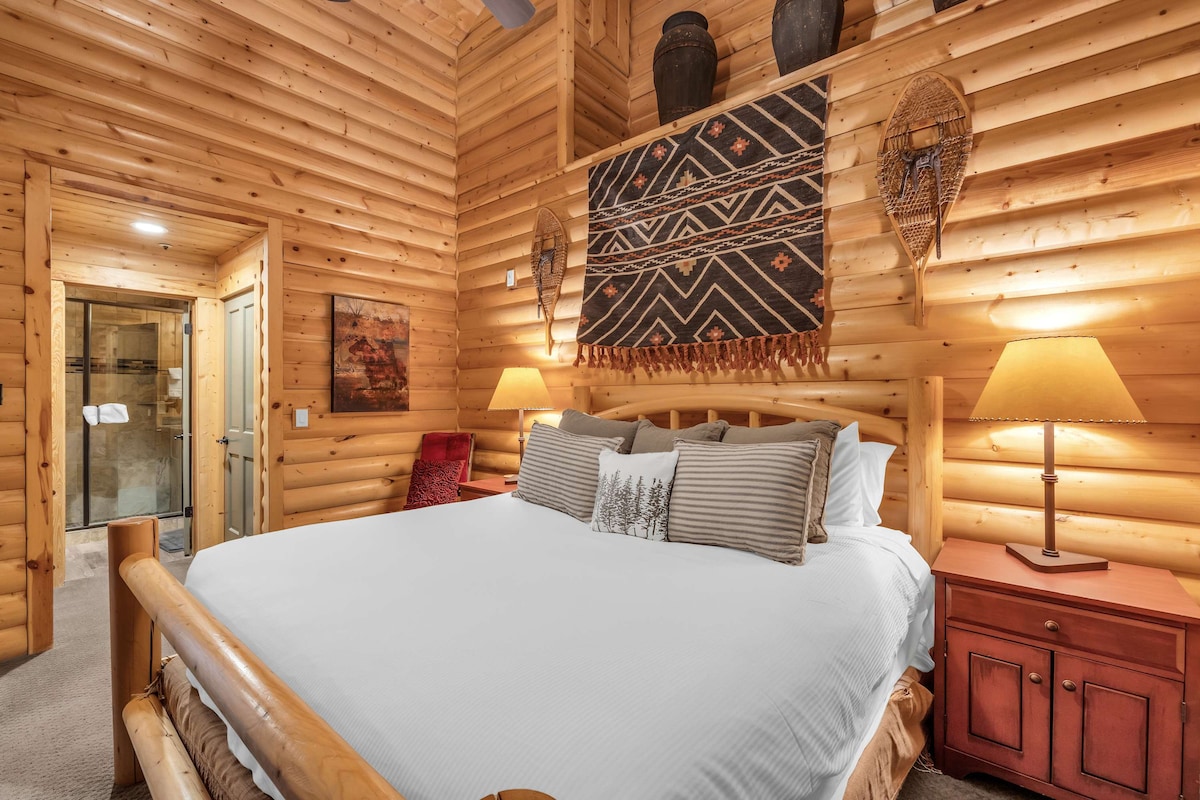 غرفة النوم 1: غرفة نوم رئيسية، سرير كبير، خزانة ملابس، كرسيان، حمام داخلي