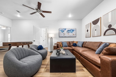 Popular Airbnb listing: Sports Fan’s Retreat | Walk to AT&T & Globe Life in Arlington