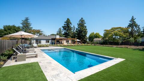 Upscale 3 BD + Bonus, Pool, Spa, Minutes to Plaza