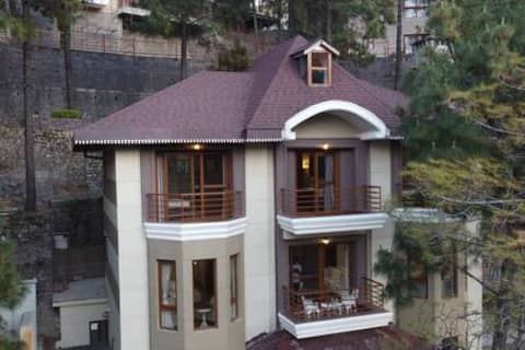 Luxe 4 BHK Villa W/ Stunning Mountain Views