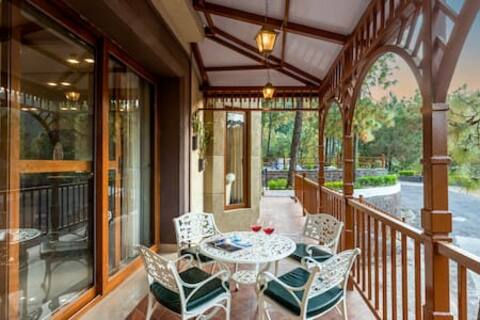 Luxe 4 BHK Villa W/ Stunning Mountain Views