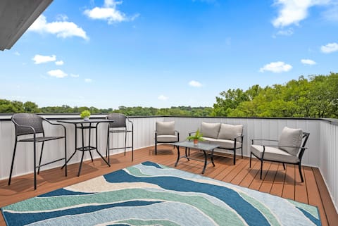 The Rooftop Haven of Downtown (1012 Franklin St)