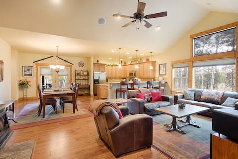 TJ's Mountain Haus: Hot Tub, AC-Pet OK