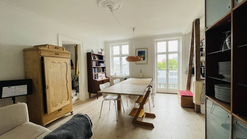 Vesterbro – 2 Levels-2 Bathrooms-3 Br – 6 People ( gallery image 4
