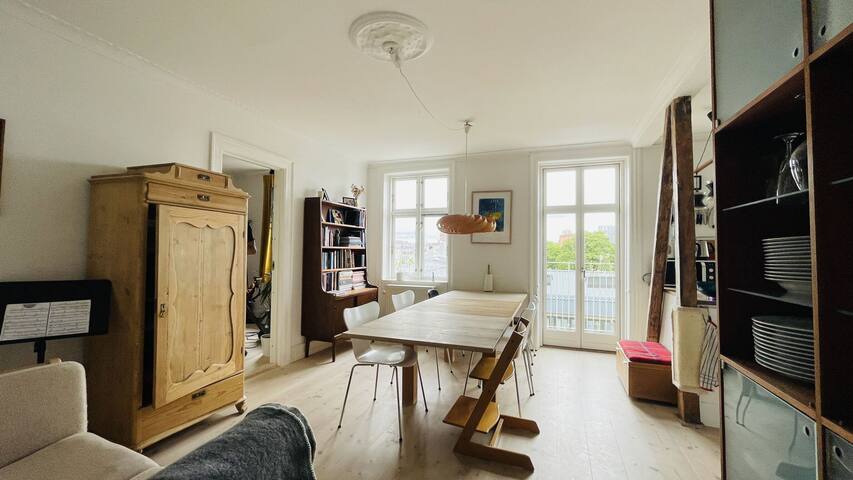 Vesterbro – 2 Levels-2 Bathrooms-3 Br – 6 People ( gallery image 2