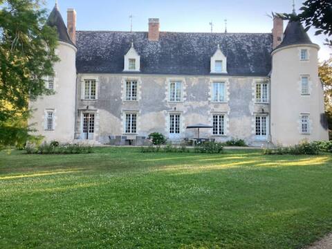 Château des Archevêques in the heart of a village