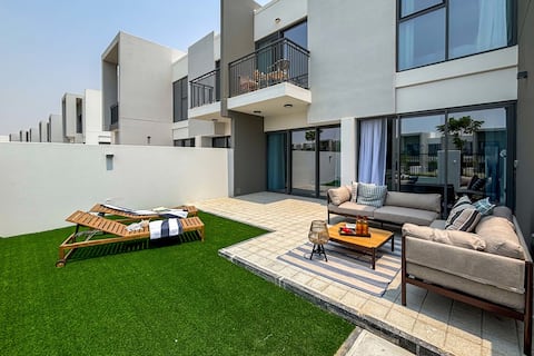 Top performing Airbnb: Cozy 3BR Villa w Maid's Room & Backyard! in Wadi Al Safa 5