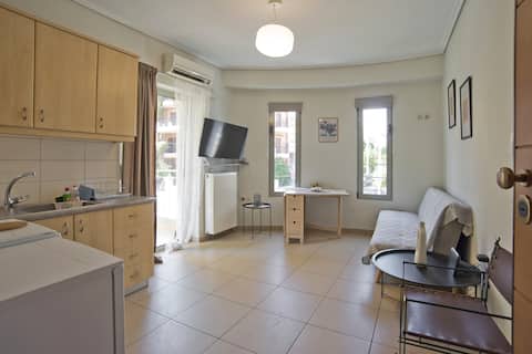 Filoxenia Modern Apt with Balcony near Athens Ctr