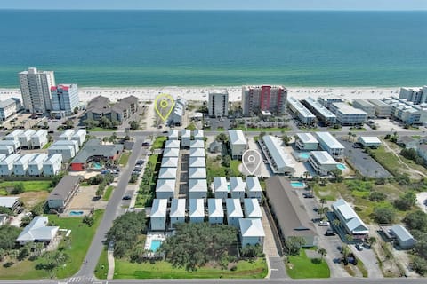 Successful Airbnb property: 1 min to beach, sleeps 13, Bikes, Arcade, Pool in Alabama