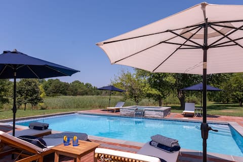 Summer Retreat — Pool, Hot Tub & Outdoor Oasis