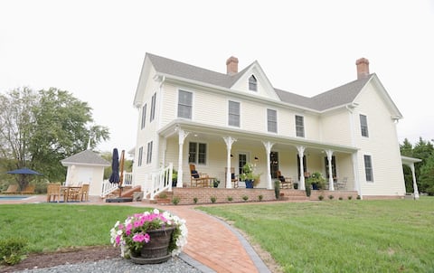 Cozy Fall Escape – Pool, Hot Tub, Pet friendly