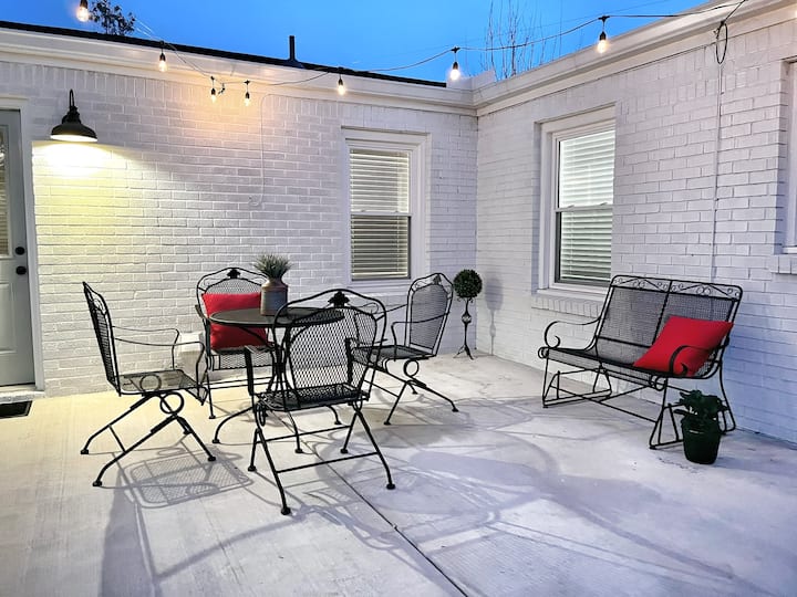 Stylish 4br Home W/ Patio • 5 Min To Downtown - Huntsville, AL