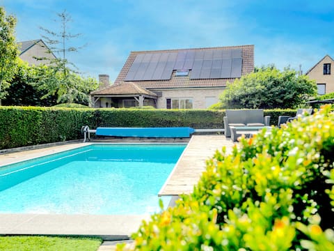 Luxury villa with heated pool and large garden