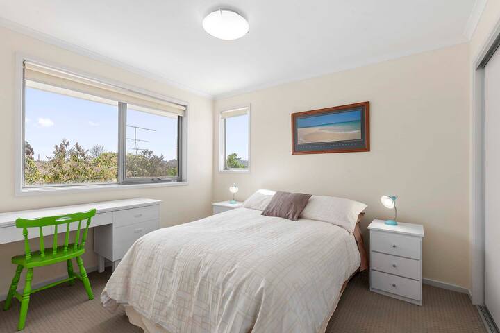 Retro Twist , Modern Town House gallery image 4