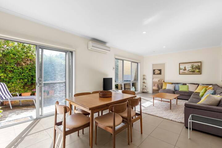 Retro Twist , Modern Town House gallery image 2