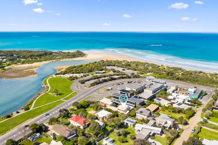 Retro Twist , Modern Town House