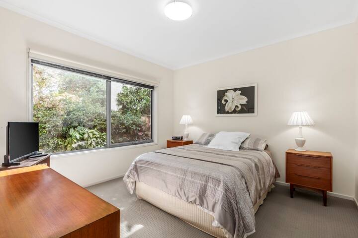 Retro Twist , Modern Town House gallery image 5