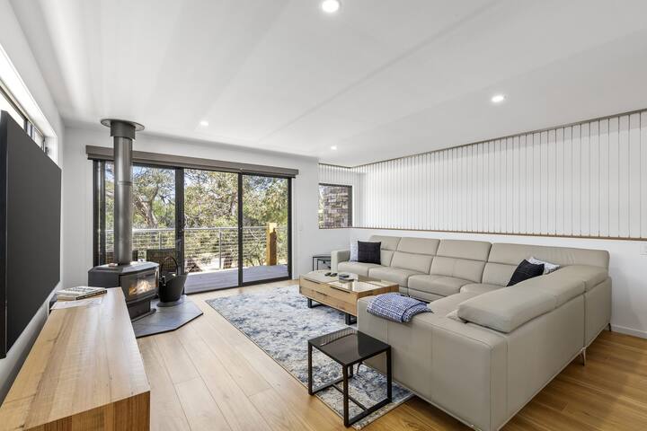 Holmly 2 – Premium Position, Walk to Everything! gallery image 2