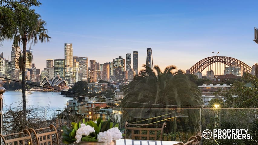 Uber Luxury 3 Bed Apt + Amazing Harbour Views!