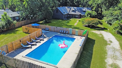 Pat's Pool House and Sauna