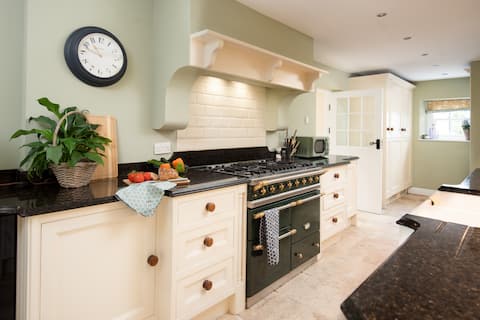 Charming 4 bed cottage in Embleton near beach