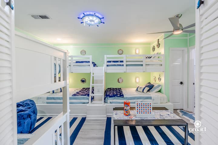 4 أسرّة مزدوجة وسريران كاملان