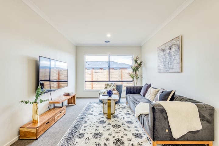 Stayau Charming 4br Retreat In Wyndham Vale - Werribee