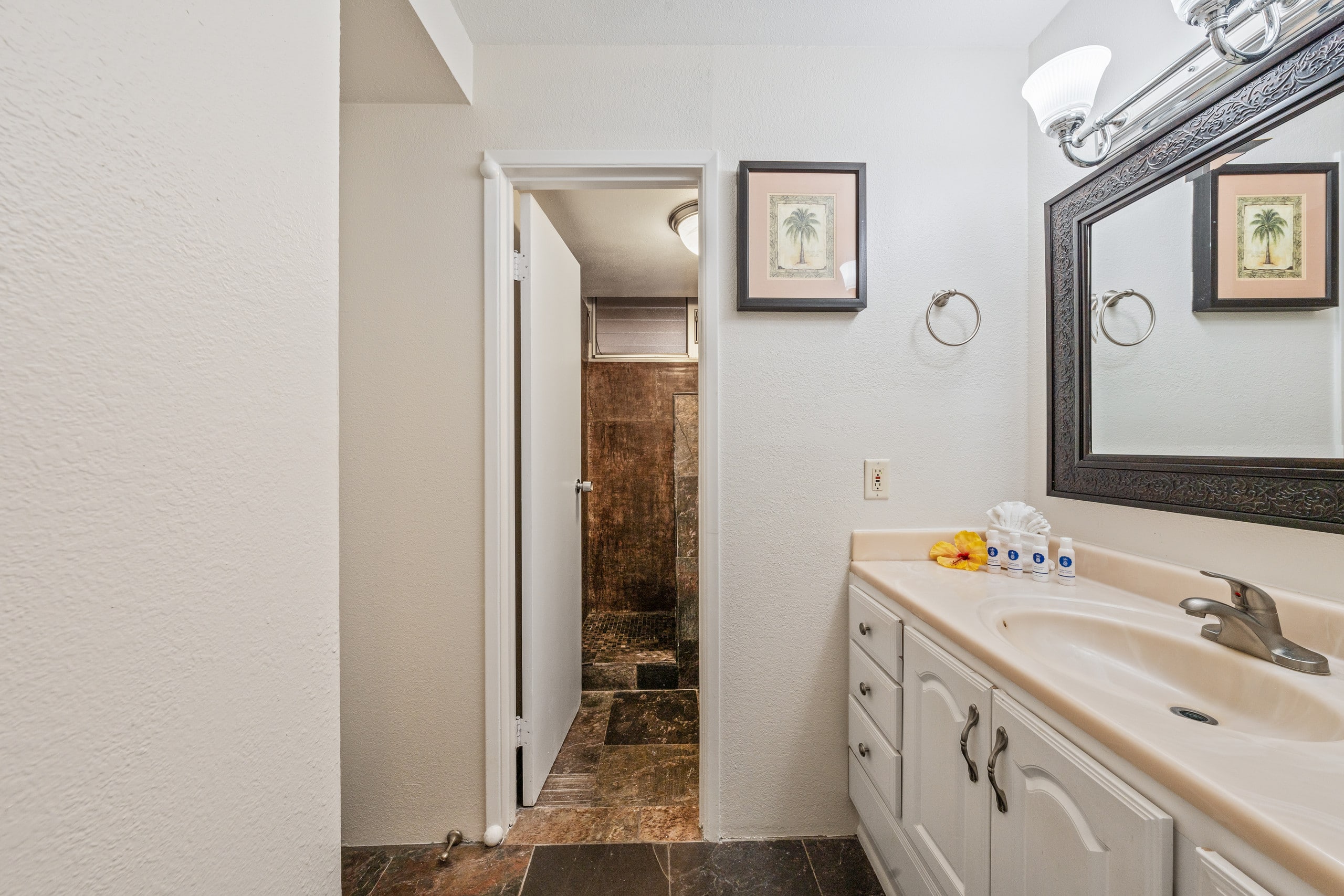 Condo in Lahaina · ★4.62 · 1 bedroom · 2 beds · 1 bath - Image 26