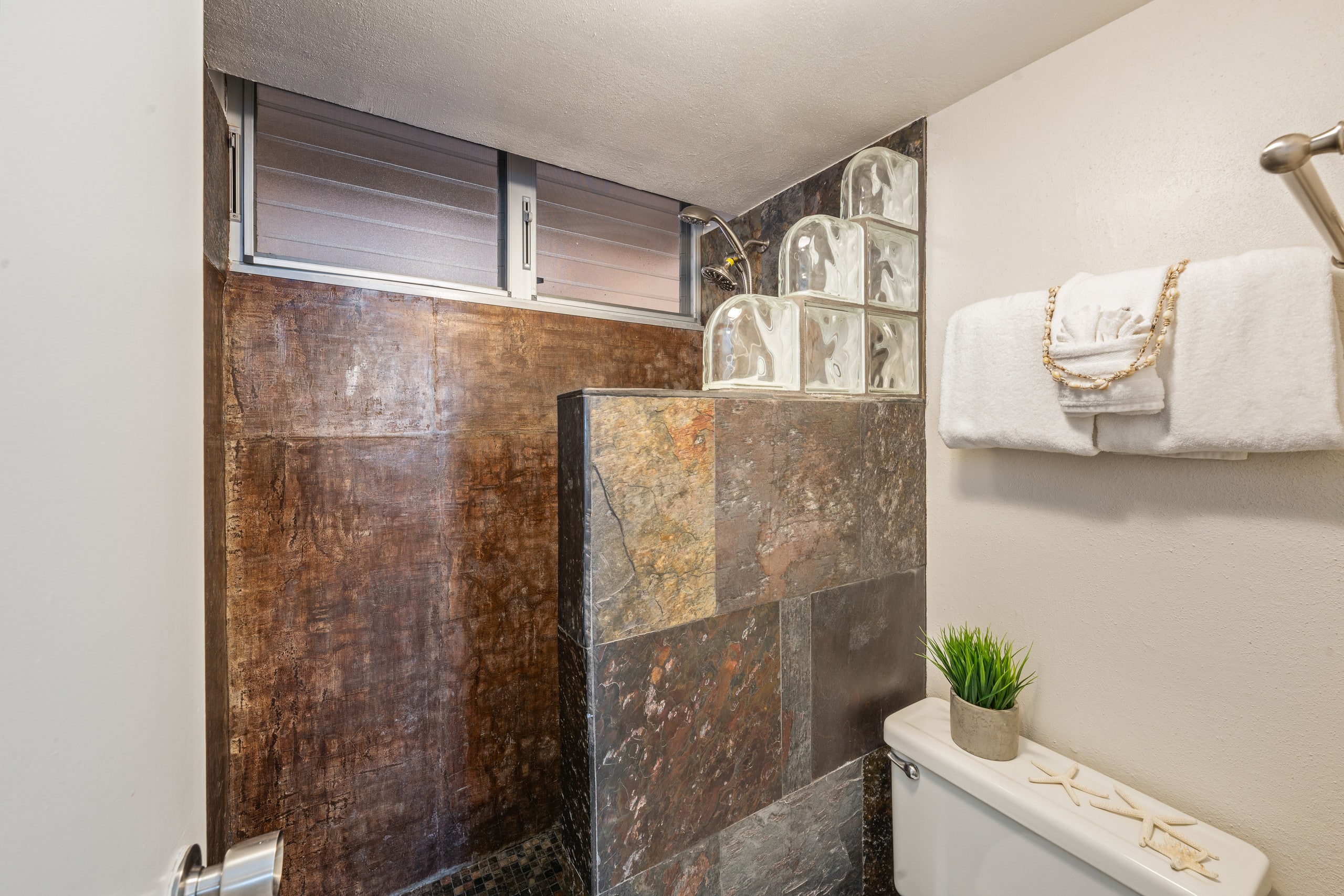 Condo in Lahaina · ★4.62 · 1 bedroom · 2 beds · 1 bath - Image 24