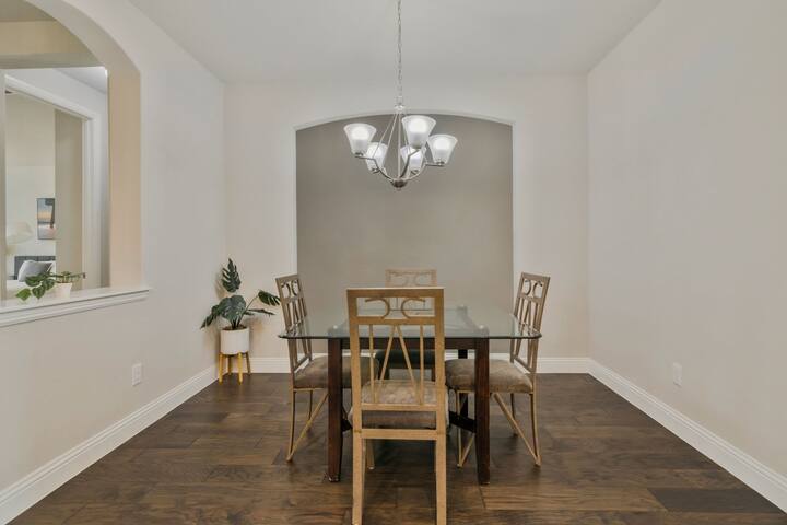 Family friendly 3BR | Near Fort Worth, Pool & Lake gallery image 5