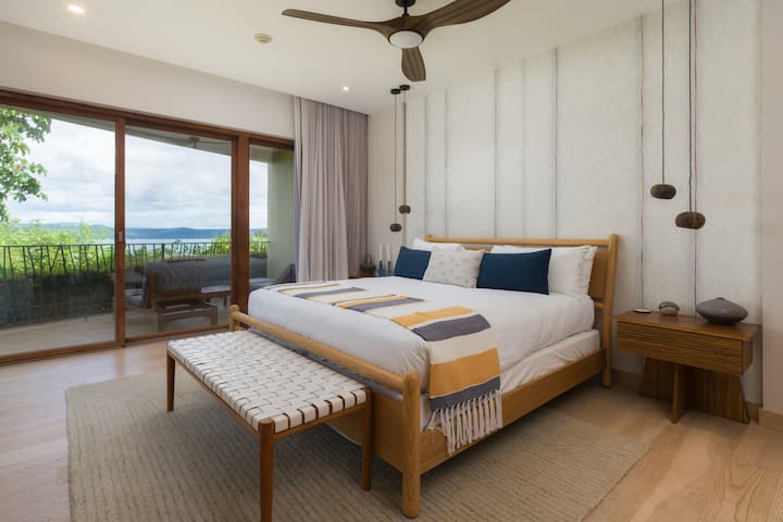 Comfortable, calm, and quietly luxurious. Every bedroom at Villa Tortuga is a retreat of its own.