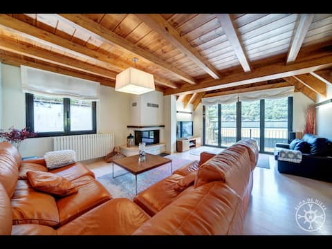 House Arroquets by Alma de Nieve