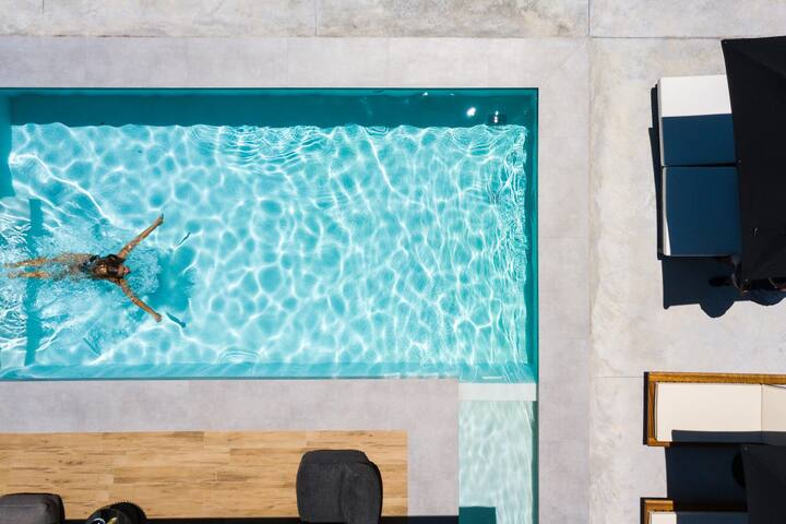 Family 4BR Villa, Ping Pong w Steps to Amenities gallery image 2