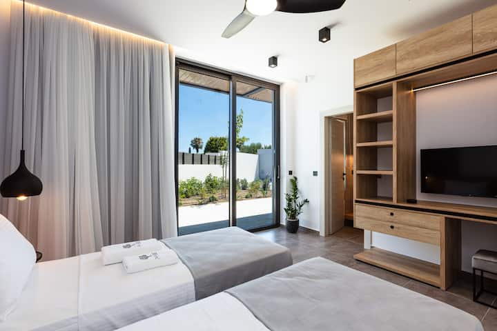 Მოთხოვნისამებრ, საწოლები შეიძლება გადაკეთდეს ორადგილიან საწოლად ან დარჩეს ორ ცალად