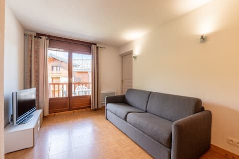 Top Airbnb: Chez Florent - Mountain View Apartment with Pool in Flumet