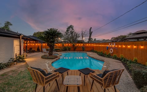 Top performing Airbnb: Spring Branch Getaway Feat 5BD, Pool, Hot tub in Spring Branch Central