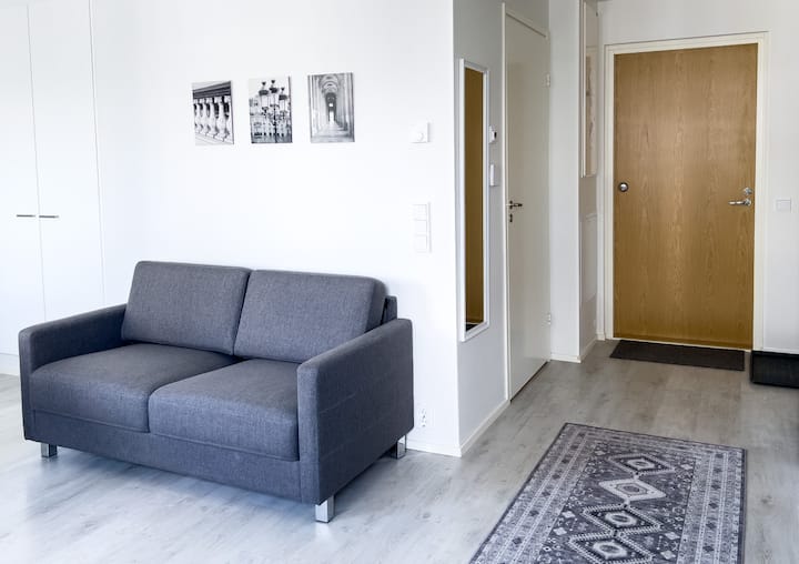 เพลิดเพลินกับความสะดวกสบายของอพาร์ทเมนท์ใหม่ได้เลย! อพาร์ทเมนท์มีความสงบสว่างและอบอุ่นพร้อมสิ่งอำนวยความสะดวกที่ทันสมัย