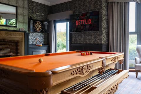 Hawkwood Court - Gym - Hot Tub - Games Room