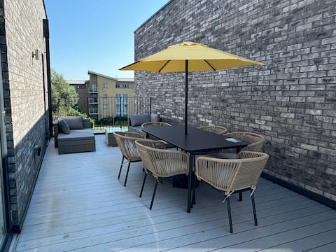 Beautiful Newbuild 5 bedroom Town House