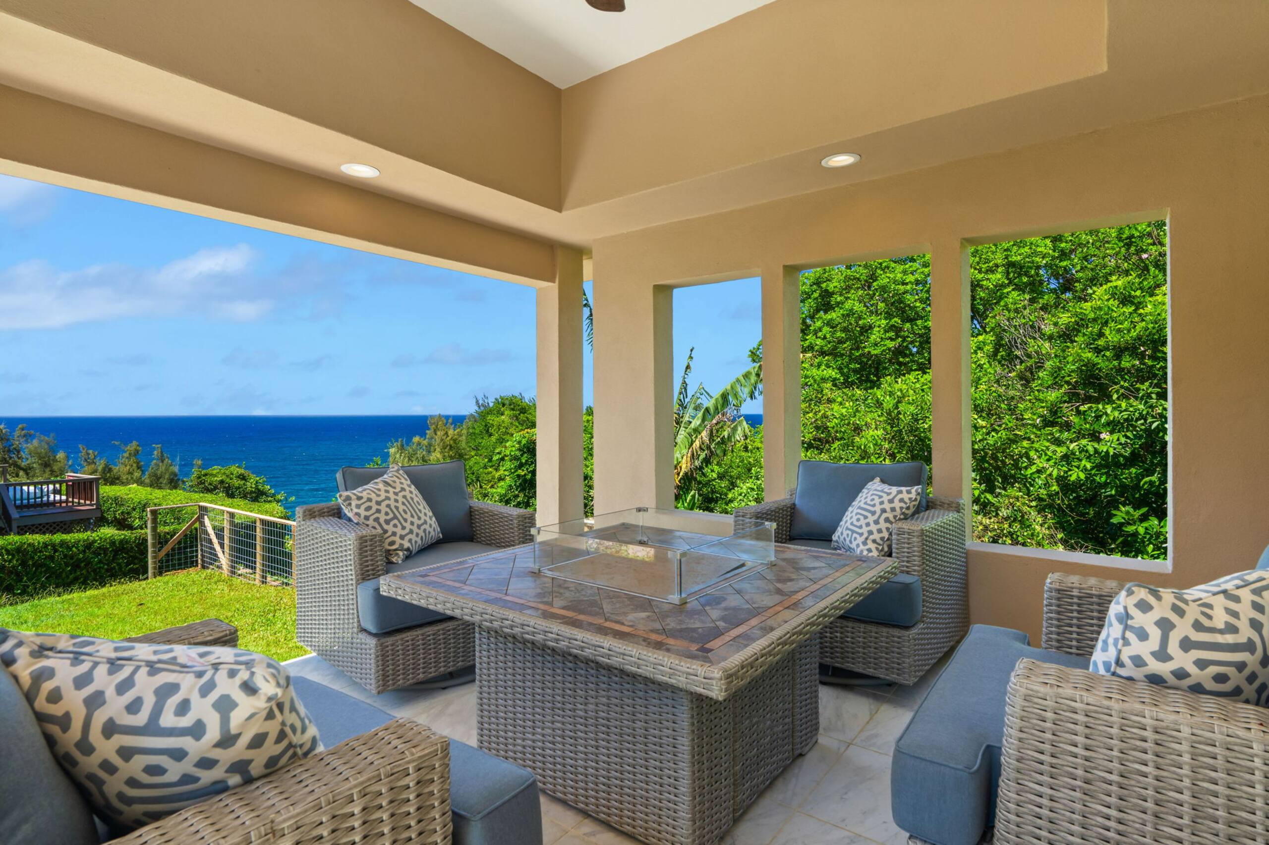 Home in Princeville · ★4.92 · 3 bedrooms · 3 beds · 3.5 baths - Image 17